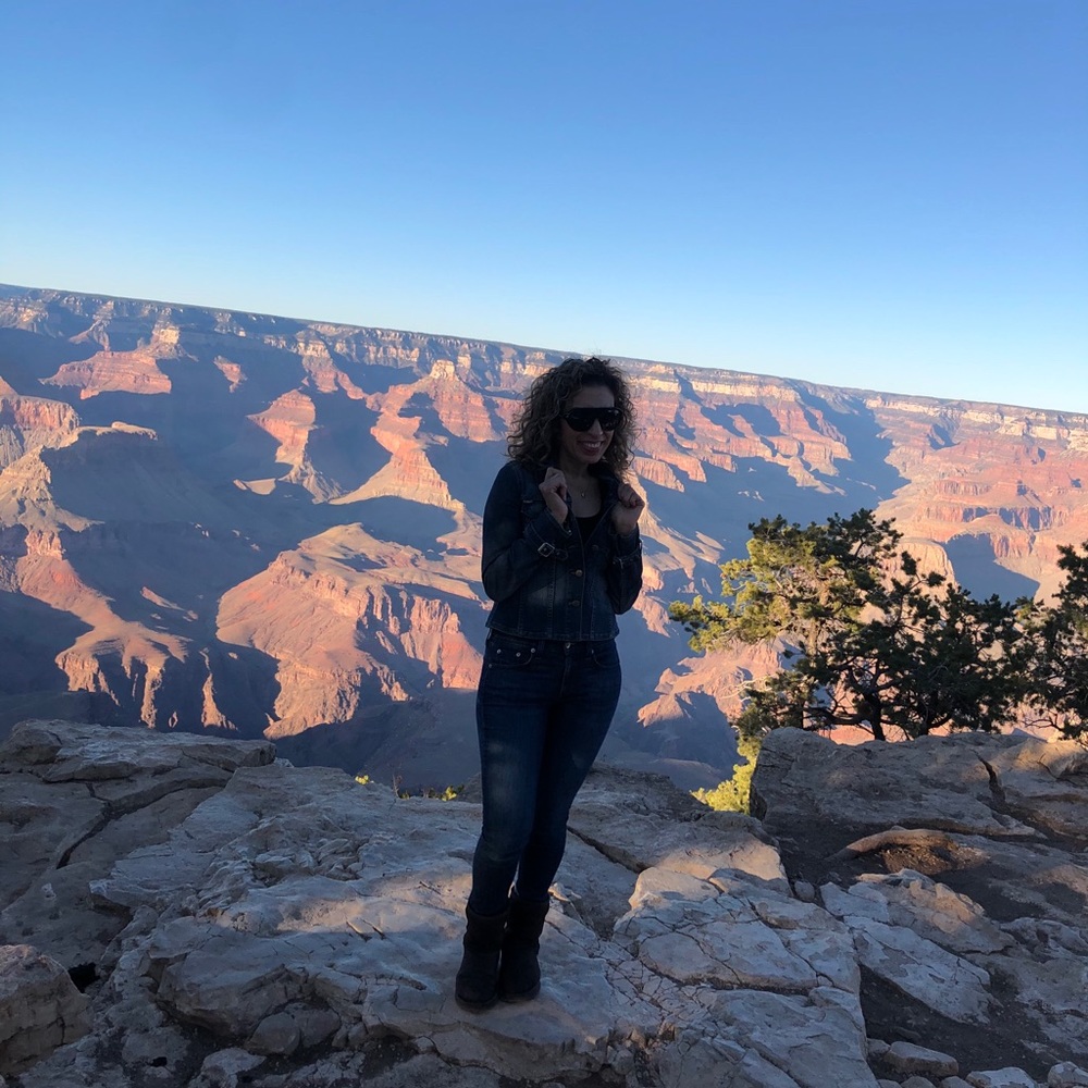 Meet your Posher, Itzia